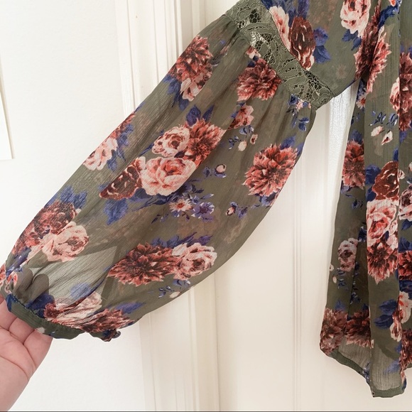 torrid Green Floral Print Chiffon Lace Inset Top Size M/L Boho Winter - Picture 5 of 10